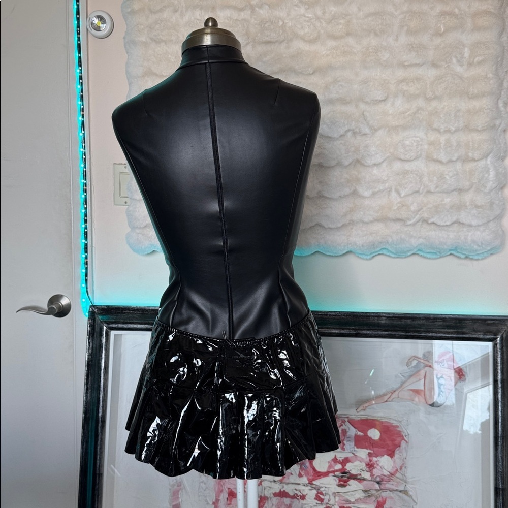 Dolls kill Black Vinyl Skirt / Biohazard (Logo pea green) leather faux leather - Picture 5 of 10